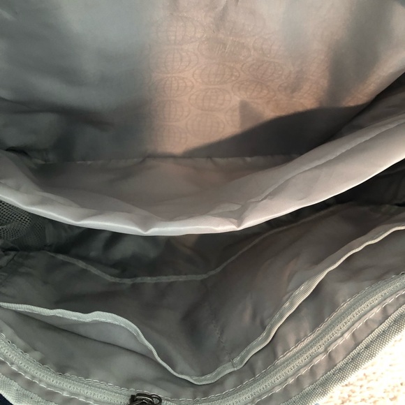 Oiwas Messenger Bag - Picture 12 of 16